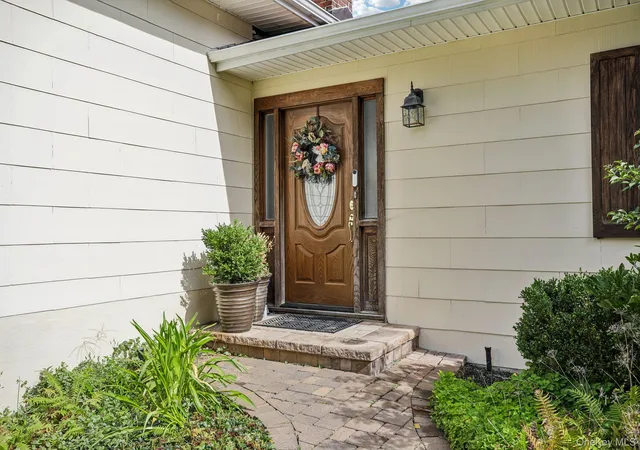 Photo 2 of Single family home for sale at 1 Brentwood Dr, Mount Pleasant, NY 10570 | MLS# 1048822 | Listing updated on 2026-09-12