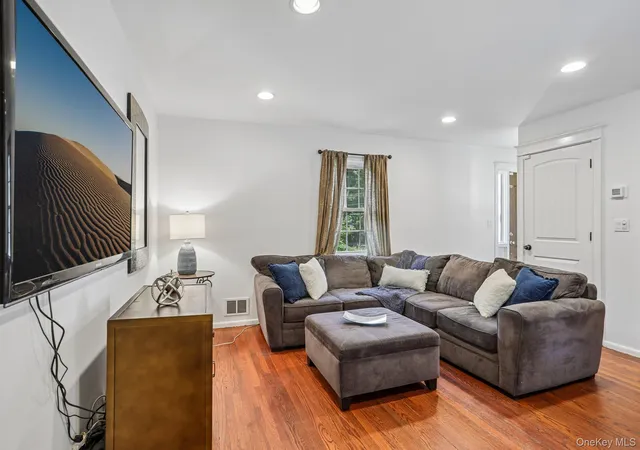 Photo 4 of Single family home for sale at 1 Brentwood Dr, Mount Pleasant, NY 10570 | MLS# 1048822 | Listing updated on 2026-09-12