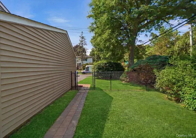 Photo 3 of Single family home for sale at 1 Rocco Dr, Huntington, NY 11731 | MLS# 1048824 | Listing updated on 2026-10-02