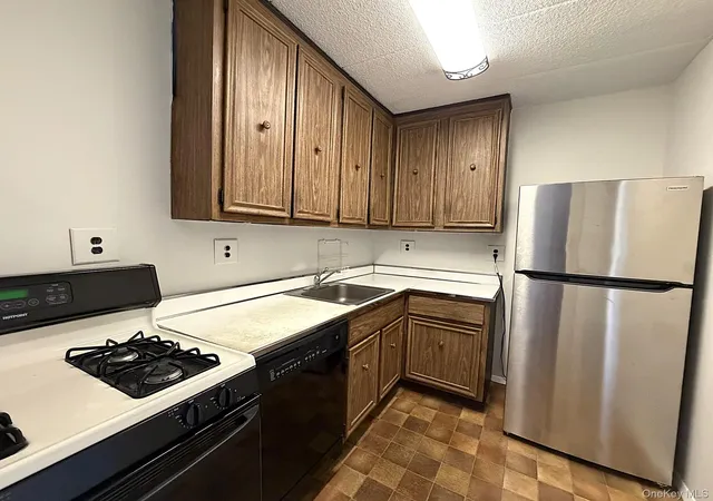 Photo 3 of House for sale at 1085 Warburton Ave #307, Yonkers, NY 10701 | MLS# 1048829 | Listing updated on 2026-10-17