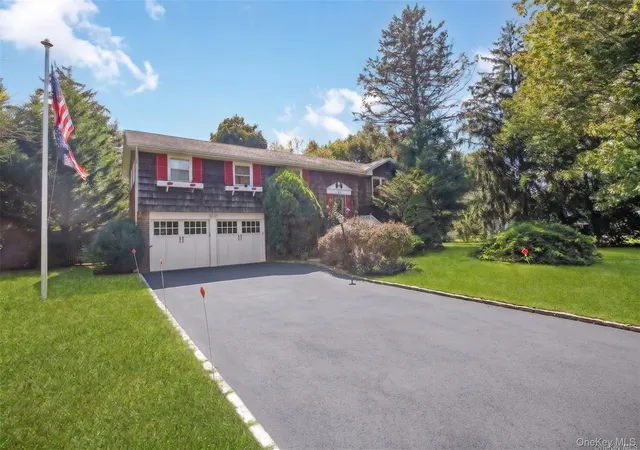 Photo 1 of Single family home for sale at 16 Wendy Ln, Huntington, NY 11731 | MLS# 1048838 | Listing updated on 2026-10-07
