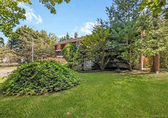 Photo 2 of Single family home for sale at 16 Wendy Ln, Huntington, NY 11731 | MLS# 1048838 | Listing updated on 2026-10-07