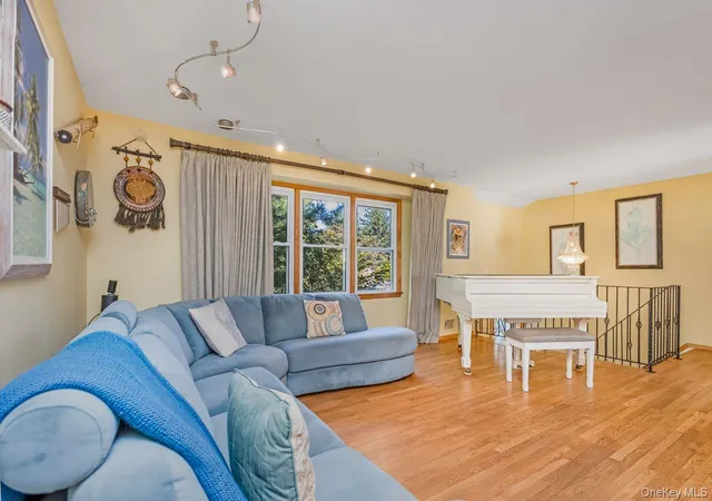 Photo 3 of Single family home for sale at 16 Wendy Ln, Huntington, NY 11731 | MLS# 1048838 | Listing updated on 2026-10-07