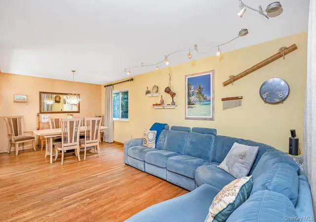 Photo 3 of Single family home for sale at 16 Wendy Ln, Huntington, NY 11731 | MLS# 1048838 | Listing updated on 2026-10-07