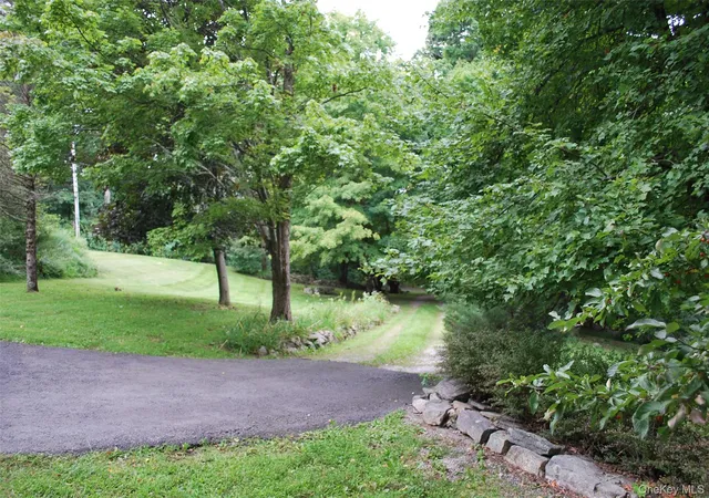 Photo 3 of Single family home for sale at 7 Abbey Rd, Warwick (town), NY 10990 | MLS# 1048848 | Listing updated on 2026-10-07