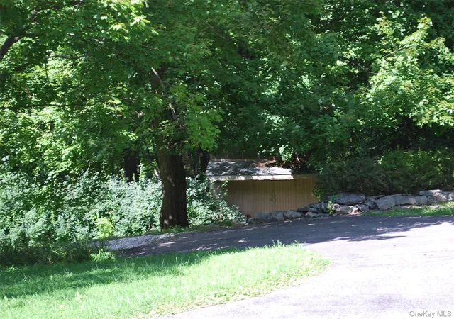 Photo 3 of Single family home for sale at 7 Abbey Rd, Warwick (town), NY 10990 | MLS# 1048848 | Listing updated on 2026-10-07