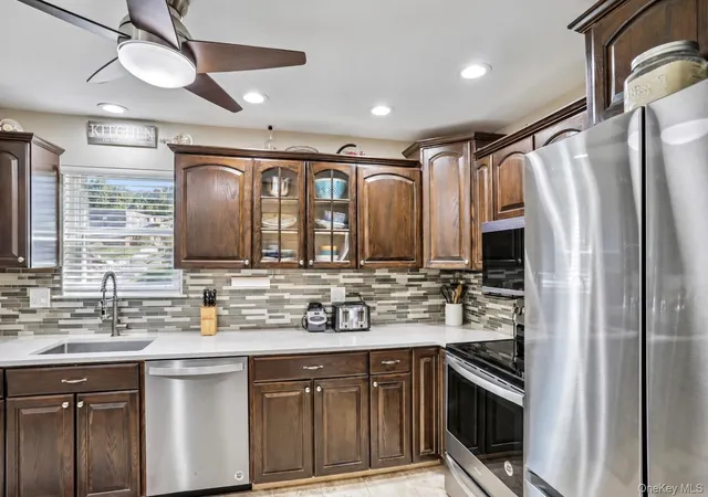 Photo 3 of Condo for sale at 20 Crescent Dr #79, Haverstraw, NY 10984 | MLS# 1048853 | Listing updated on 2026-09-15
