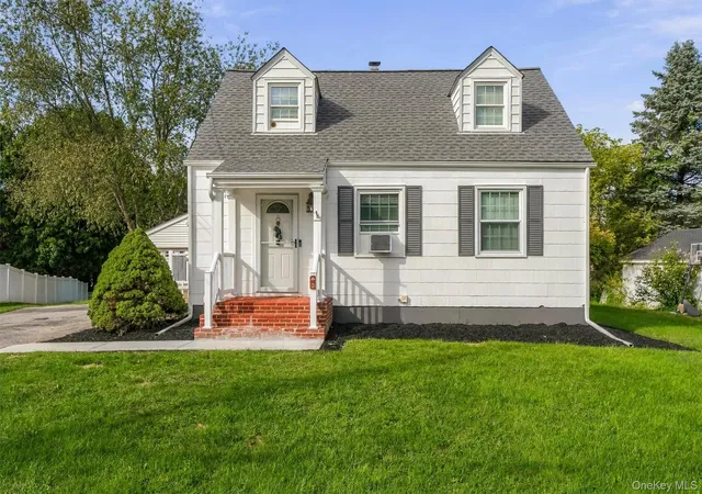 Photo 2 of Single family home for sale at 3 Kinderhook Dr, Poughkeepsie (town), NY 12603 | MLS# 1048856 | Listing updated on 2026-09-12
