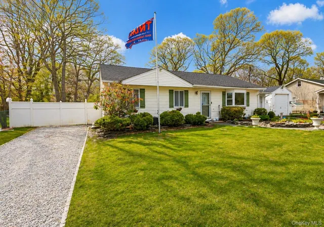 Photo 3 of Single family home for sale at 11 Seaford Rd, Brookhaven, NY 11951 | MLS# 1048876 | Listing updated on 2026-09-12