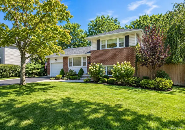Photo 3 of Sale Pending at 6 Otsego Pl, Huntington, NY 11725 | MLS# 1048882 | Listing updated on 2026-10-08