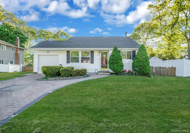 Photo 3 of Single family home for sale at 39 Superior St, Brookhaven, NY 11776 | MLS# 1048895 | Listing updated on 2026-09-22