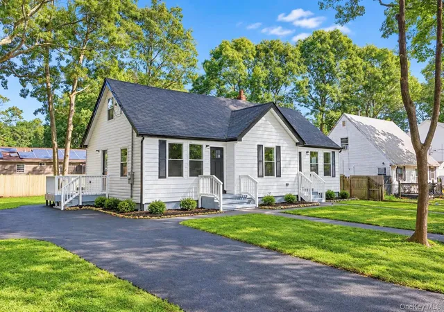 Photo 3 of Sale Pending at 11 1st Place, Brookhaven, NY 11950 | MLS# 1048905 | Listing updated on 2026-10-03