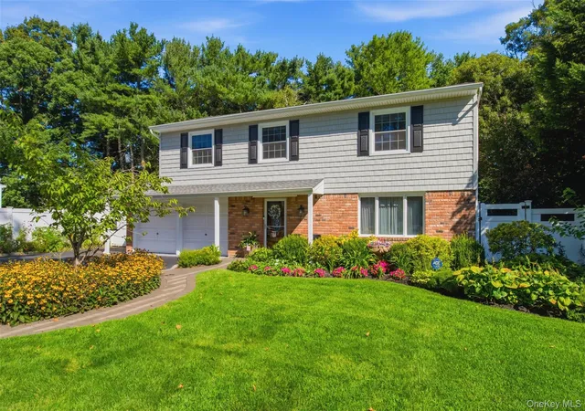 Single family home for sale at 17 White Cliff Ln, Smithtown, NY 11767 | MLS# 1048941