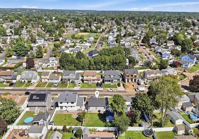Photo 2 of Single family home for sale at 18 Devon Rd, Oyster Bay, NY 11714 | MLS# 1048948 | Listing updated on 2026-10-04
