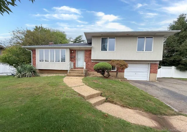 Single family home for sale at 35 Eagle Ln, Oyster Bay, NY 11735 | MLS# 1048962