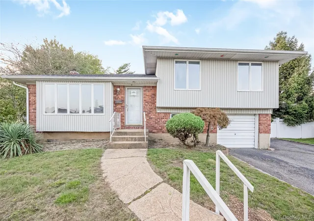 Photo 1 of Single family home for sale at 35 Eagle Ln, Oyster Bay, NY 11735 | MLS# 1048962 | Listing updated on 2026-10-01
