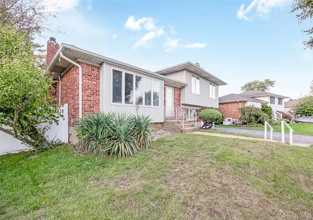 Photo 2 of Single family home for sale at 35 Eagle Ln, Oyster Bay, NY 11735 | MLS# 1048962 | Listing updated on 2026-10-01