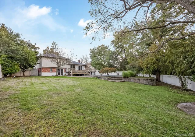 Photo 21 of Single family home for sale at 35 Eagle Ln, Oyster Bay, NY 11735 | MLS# 1048962 | Listing updated on 2026-10-01