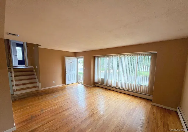 Photo 2 of Single family home for sale at 35 Eagle Ln, Oyster Bay, NY 11735 | MLS# 1048962 | Listing updated on 2026-09-20