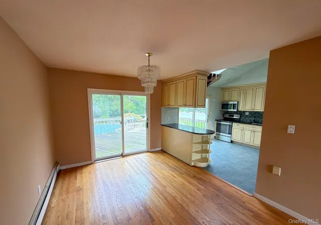 Photo 3 of Single family home for sale at 35 Eagle Ln, Oyster Bay, NY 11735 | MLS# 1048962 | Listing updated on 2026-09-20