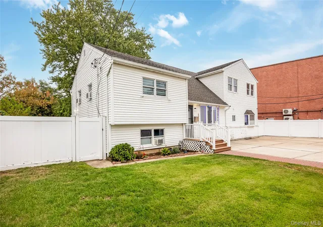 Photo 2 of Single family home for sale at 204 Bayside Ave, Hempstead, NY 11572 | MLS# 1048963 | Listing updated on 2026-09-25