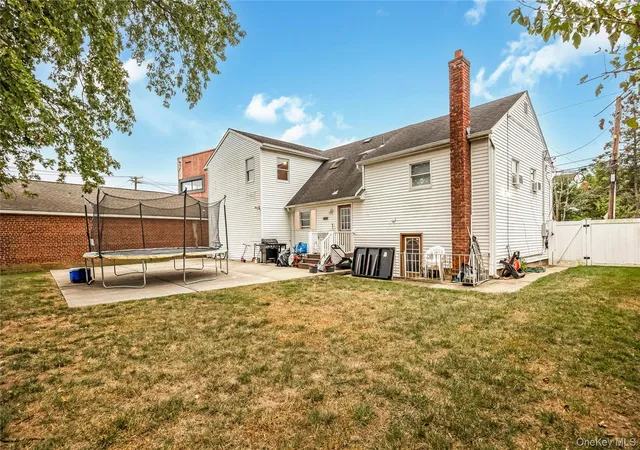 Photo 4 of Single family home for sale at 204 Bayside Ave, Hempstead, NY 11572 | MLS# 1048963 | Listing updated on 2026-09-25