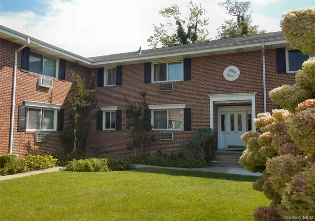 Photo 1 of Sale Pending at 200 Merrick Rd #H, Babylon, NY 11701 | MLS# 1048965 | Listing updated on 2026-09-25