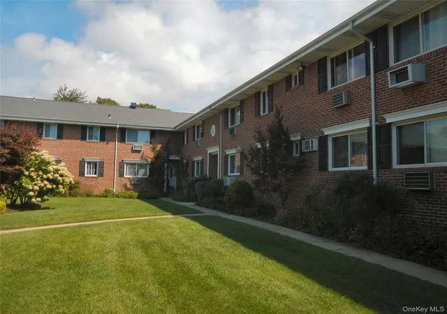 Photo 3 of Sale Pending at 200 Merrick Rd #H, Babylon, NY 11701 | MLS# 1048965 | Listing updated on 2026-09-25