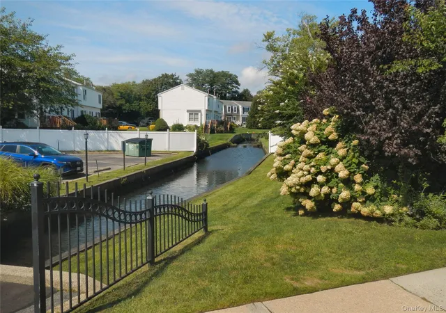 Photo 4 of Sale Pending at 200 Merrick Rd #H, Babylon, NY 11701 | MLS# 1048965 | Listing updated on 2026-09-25