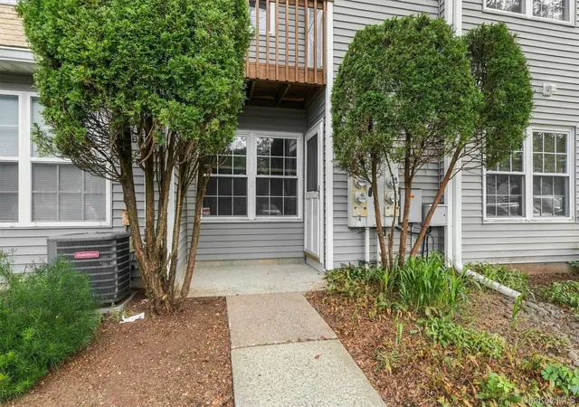 Listing Photo 4 - Condo for sale in building located at 91 Jimal Dr, Middletown, NY 10940