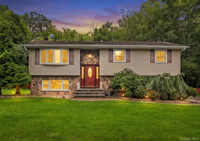 Photo 1 of Sale Pending at 14 Karl Ct, Clarkstown, NY 10920 | MLS# 1048983 | Listing updated on 2026-09-17