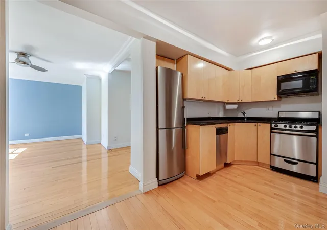 Listing Photo 5 - Condo for sale in building located at 39-35 51St St, New York, NY 11377 - Unit #6E