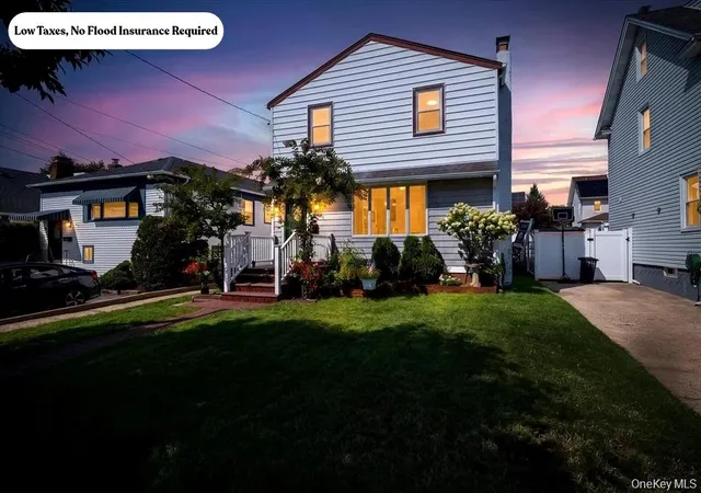 Single family home for sale at 48 W Windsor Pkwy, Hempstead, NY 11572 | MLS# 1049001