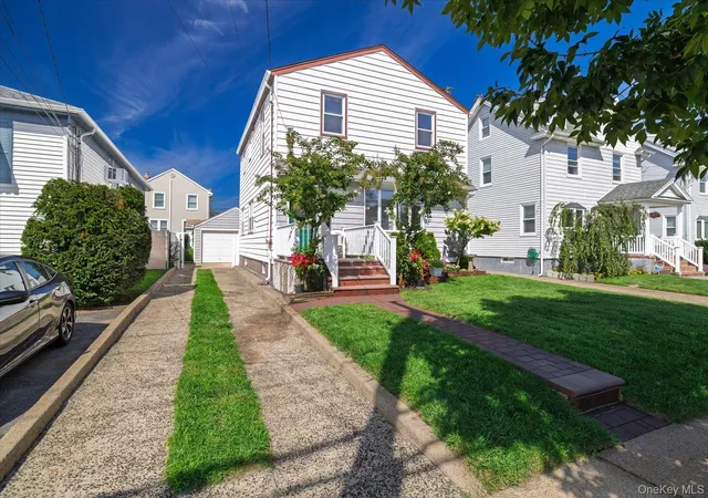 Photo 4 of Single family home for sale at 48 W Windsor Pkwy, Hempstead, NY 11572 | MLS# 1049001 | Listing updated on 2026-09-29