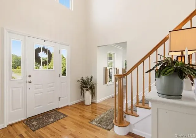 Photo 3 of Single family home for sale at 5 Old Neck Ct, Brookhaven, NY 11949 | MLS# 1049019 | Listing updated on 2026-09-20