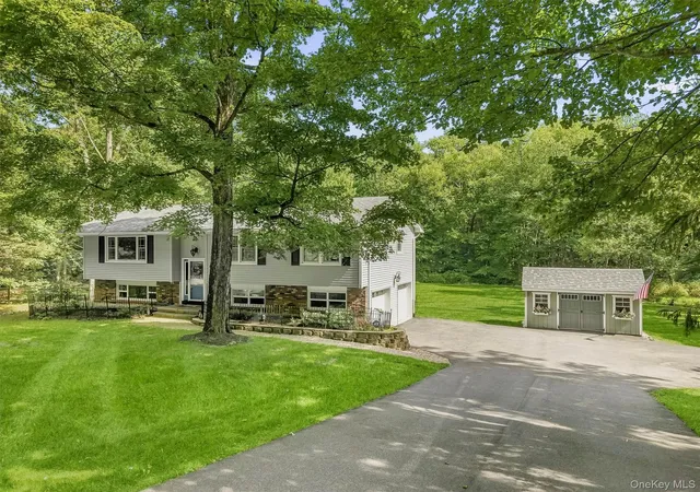 Photo 2 of Single family home for sale at 264 Bull Ml Rd, Chester Town, NY 10918 | MLS# 1049026 | Listing updated on 2026-09-16