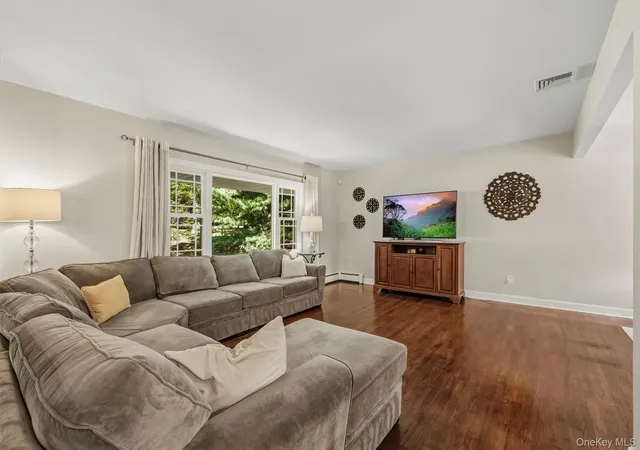 Photo 4 of Single family home for sale at 264 Bull Ml Rd, Chester Town, NY 10918 | MLS# 1049026 | Listing updated on 2026-09-16