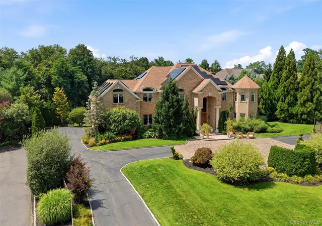 Photo 1 of Mansion for sale at 15 Peppermill Ln, Huntington, NY 11746 | MLS# 1049045 | Listing updated on 2026-09-16