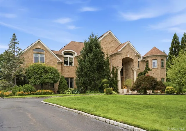 Photo 3 of Mansion for sale at 15 Peppermill Ln, Huntington, NY 11746 | MLS# 1049045 | Listing updated on 2026-09-16