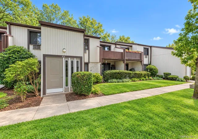 Listing Photo 4 - Condo for sale in building located at 107 Richmond Blvd, Islip, NY 11779 - Unit #4B