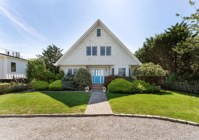 Photo 3 of Single family home for sale at 38 Old Fort Ln, Southampton, NY 11968 | MLS# 1049087 | Listing updated on 2026-09-29