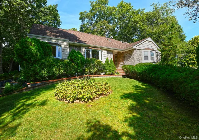 Photo 2 of Single family home for sale at 4 Village Hl Dr, Huntington, NY 11746 | MLS# 1049094 | Listing updated on 2026-10-01
