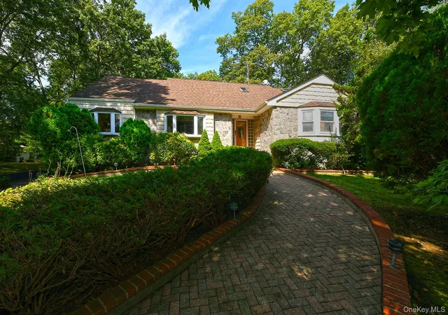 Single family home for sale at 4 Village Hl Dr, Huntington, NY 11746 | MLS# 1049094