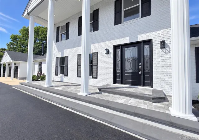 Photo 3 of Single family home for sale at 19 Victoria Ln, Brookhaven, NY 11949 | MLS# 1049098 | Listing updated on 2026-09-17