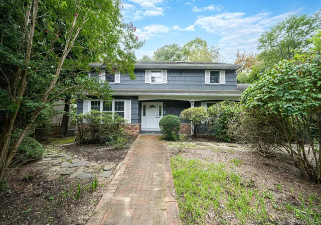 Photo 1 of Sale Pending at 2 Jefferson Ct, Brookhaven, NY 11733 | MLS# 1049104 | Listing updated on 2026-10-07