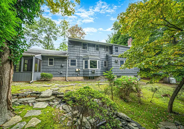 Photo 3 of Sale Pending at 2 Jefferson Ct, Brookhaven, NY 11733 | MLS# 1049104 | Listing updated on 2026-10-07