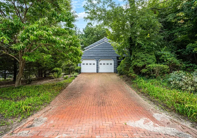 Photo 3 of Sale Pending at 2 Jefferson Ct, Brookhaven, NY 11733 | MLS# 1049104 | Listing updated on 2026-10-07