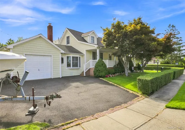 Photo 3 of Sale Pending at 46 Woodbine Dr E, Oyster Bay, NY 11801 | MLS# 1049130 | Listing updated on 2026-09-18