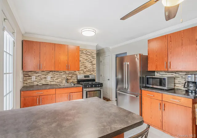 Photo 4 of Single family home for sale at 24 Lantern St, Huntington, NY 11743 | MLS# 1049147 | Listing updated on 2026-10-03