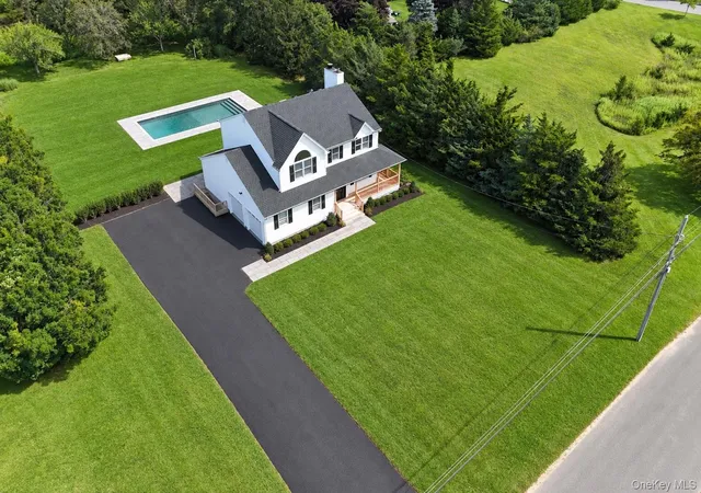 Photo 1 of Single family home for sale at 5750 Aldrich Ln, Southold, NY 11952 | MLS# 1049148 | Listing updated on 2026-10-06
